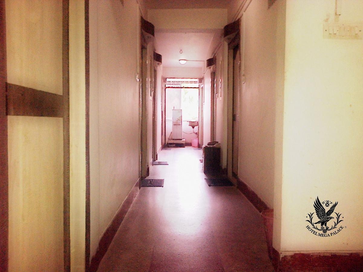 Hotel Mega Palace Patna  Exteriör bild